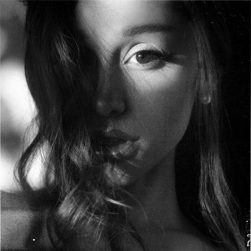 ARIANA GRANDE
